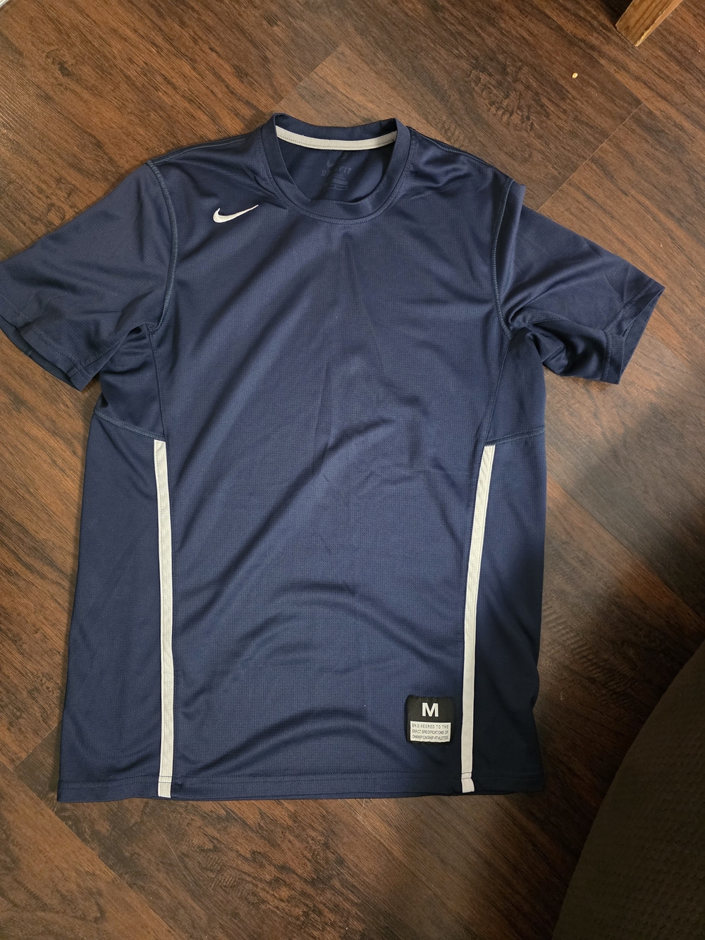Nike Men’s Navy and White Performance Tee Size M
